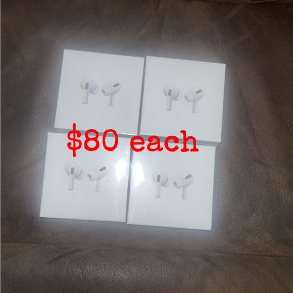 *Apple Airpods*